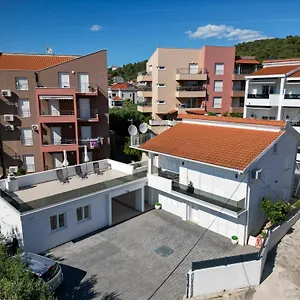 https://apartments-lastro-trogir.hotels-in-trogir.com
